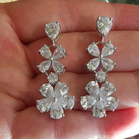 NWT Silver CZ daisy drop gala earrings - Picture 3 of 4
